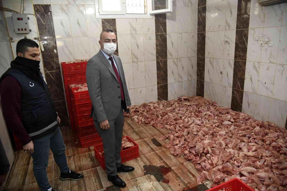 Adana'da 2 ton sağlıksız tavuk etine el konuldu
