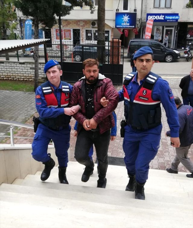 Adana'da Çok Sayıda Suçtan Aranan Zanlı Suçüstü Yakalandı