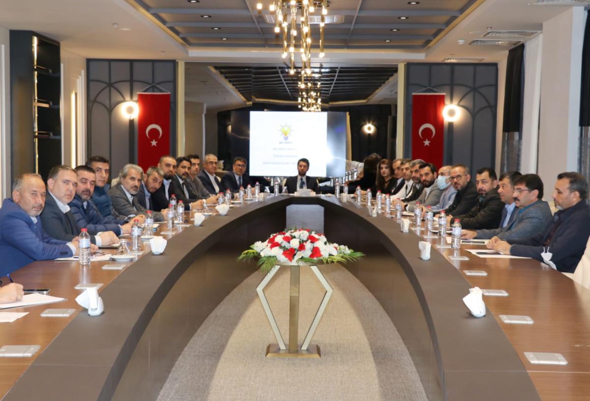 AK Parti İl Başkanı Ay, ilçe başkanlarıyla istişare toplantısı gerçekleştirdi