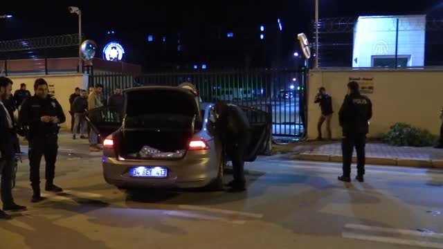 Polisten Kaçarken Emniyetin Nizamiye Kapısına Çarptılar