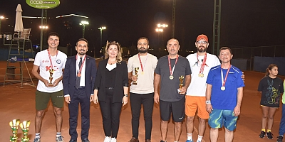Adana Barosu 29 Ekim Cumhuriyet Kupası Tenis Turnuvasında Ödüller Sahibini Buldu
