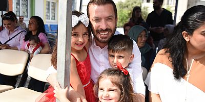 Başkan Kadir Aydar, 23 Nisan'ı çocuklarla beraber geçirdi