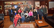  Çukurova Belediyesi’nin konuğu olarak konser vermek üzere Adana’ya gelen ünlü sanatçı Metin Şentürk, Başkan Soner Çetin’in makamında çeşitli branşlarda şampiyon olan engelsiz gençlerle buluş
