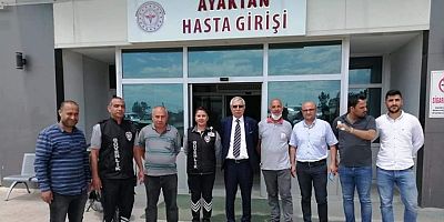 Türkiye Sağlık İşçileri Sendikası Adana Şube Yönetimi üyelerine bir jest yaparak sırt çantası hediye etti.