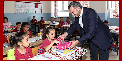 Yüreğir Belediyesi 1. Sınıflara Beslenme Çantası Dağıttı
