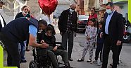 Yüreğir Belediyesinden 'serebral palsi' hastası Makbule Gülşah Canbolat'a akülü tekerlekli sandelye