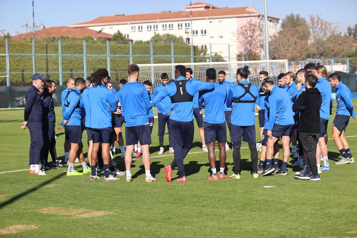 Adana Demirspor, Beşiktaş maçının hazırlıklarına başladı