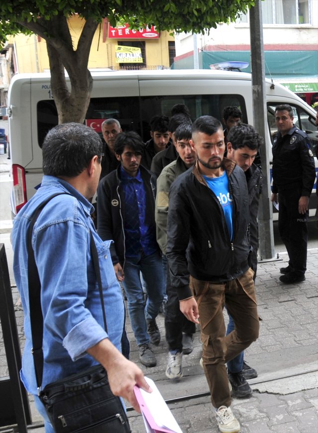Adana'da 8 Düzensiz Göçmen Yakalandı