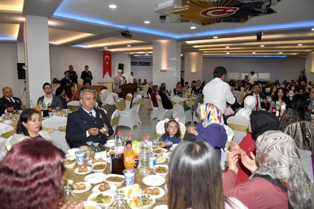 Adana'da Şehit Aileleri ve Gaziler Onuruna Yemek