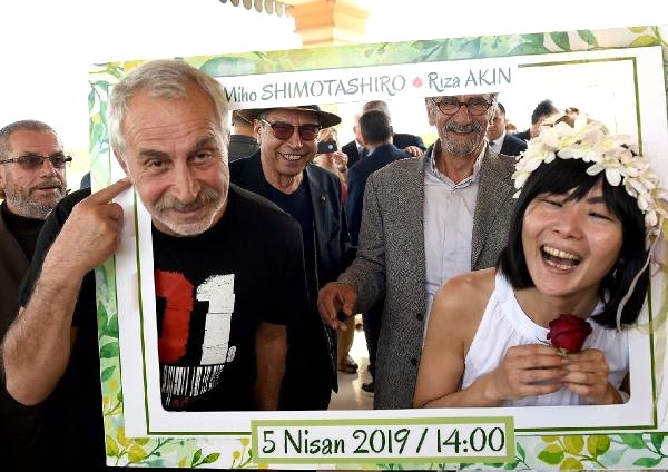 Oyuncu Rıza Akın, Adana'da Portakal Bahçesinde Evlendi